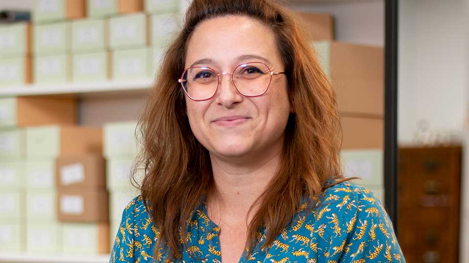 Teresa Rodríguez, en su almacén de calzado infantil